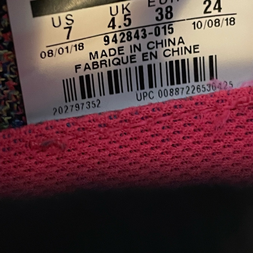 Nike Black and Multicolor Vapormax Flyknit Shoes - Picture 8 of 9